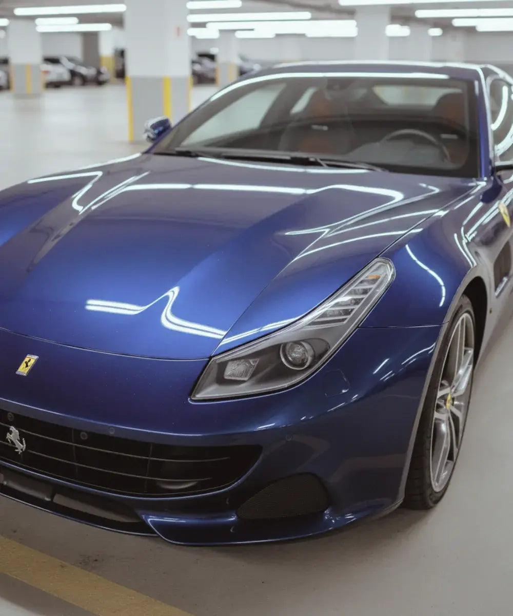 Ferrari bleue après un detailing complet dans le Val-d’Oise par Savoir et Détail