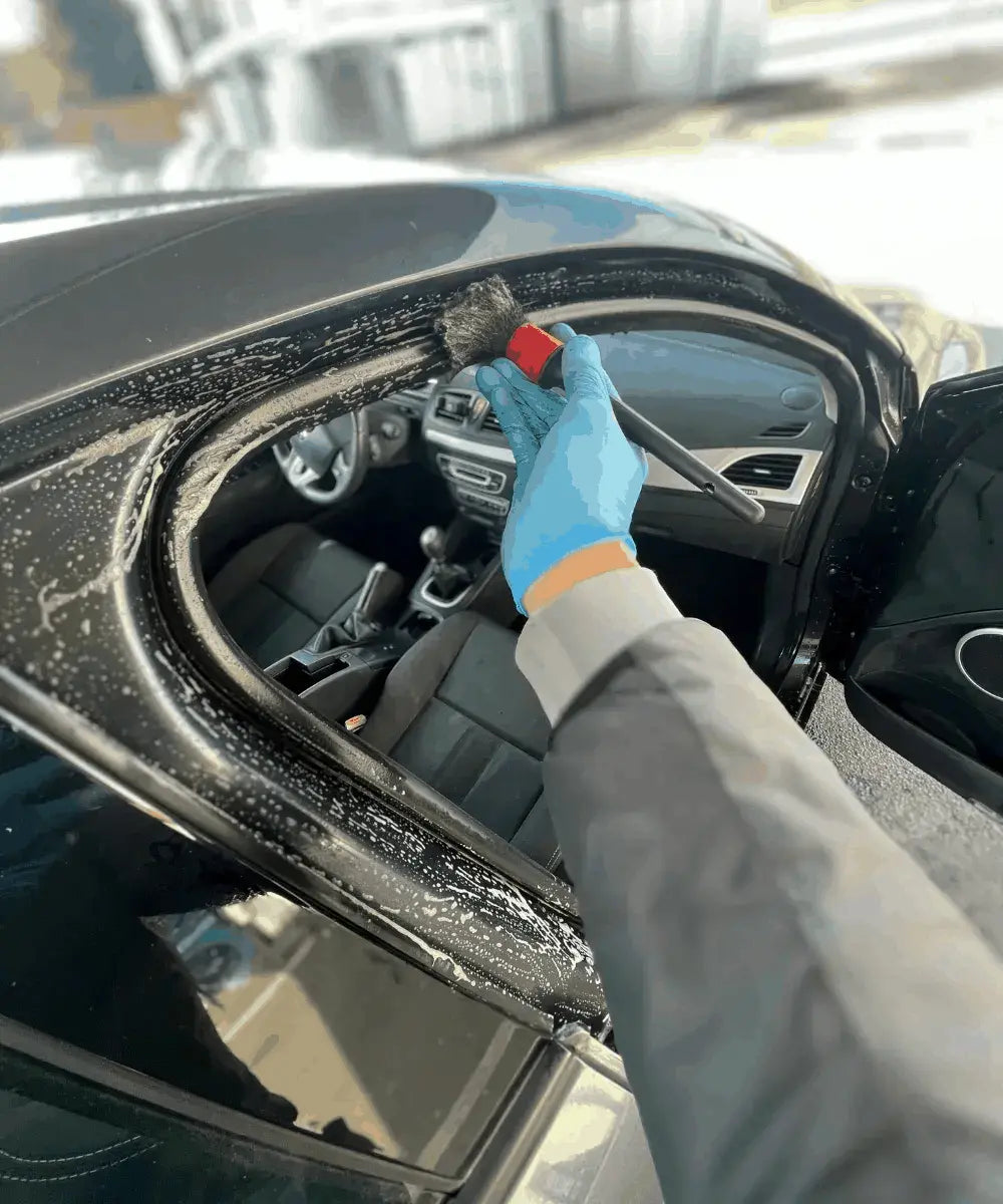 Nettoyage complet intérieur et extérieur de voiture à domicile à Pontoise