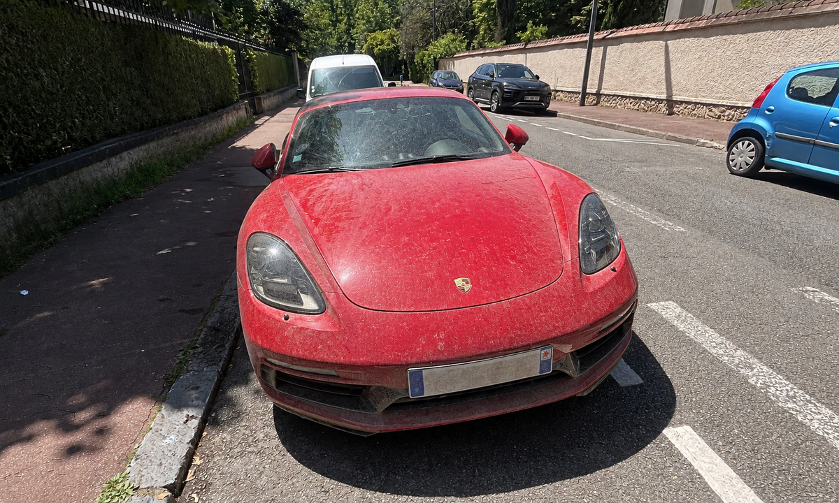 Nettoyage complet d'une Porsche à Montmorency par Savoir & Détail