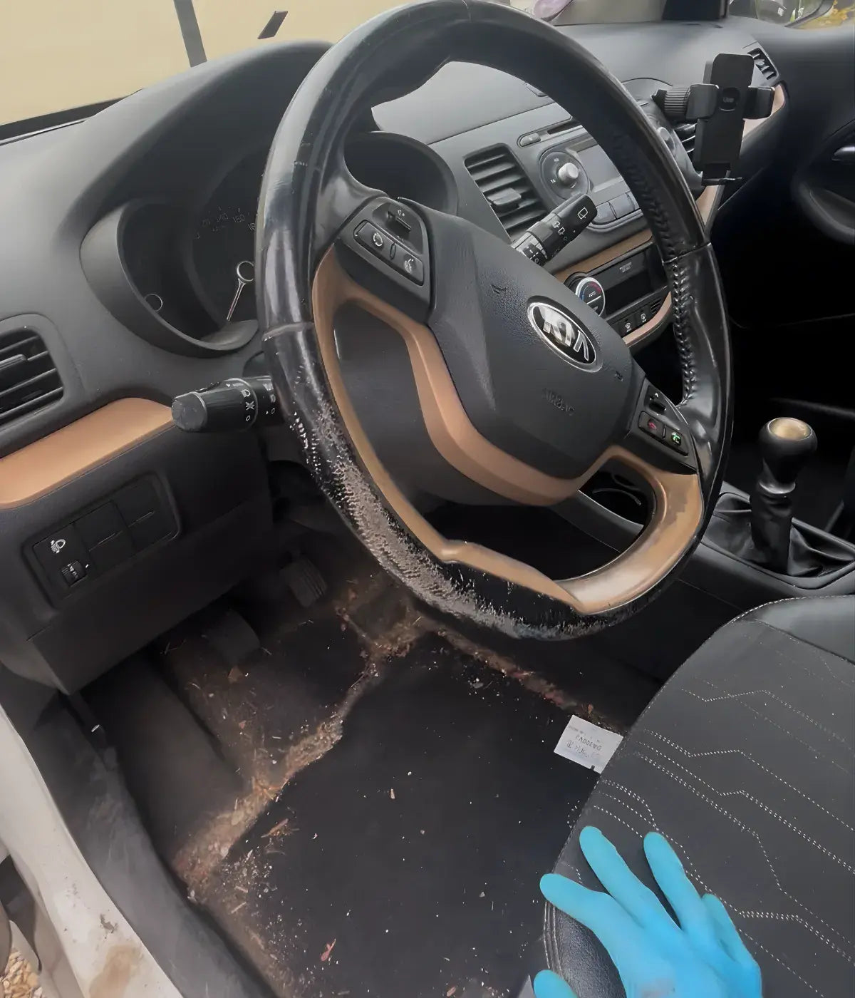 Nettoyage intérieur complet d’une voiture à Argenteuil par Savoir & Détail