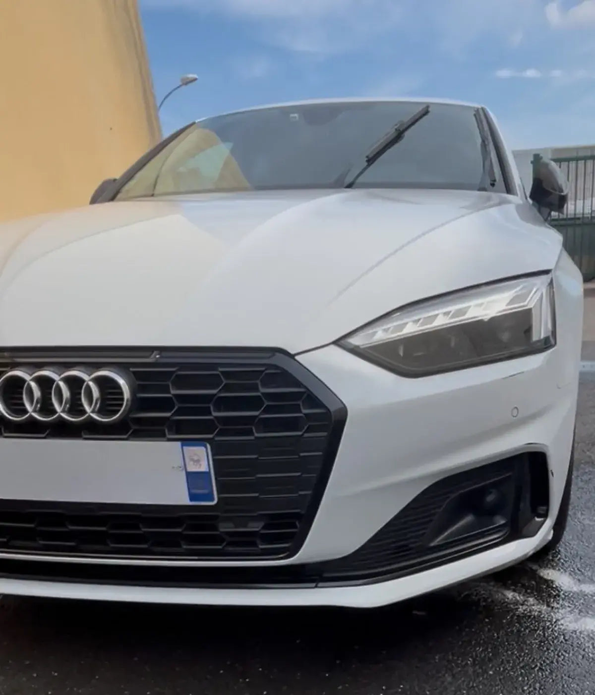 Lavage professionnel d’une Audi blanche à Argenteuil par Savoir & Détail