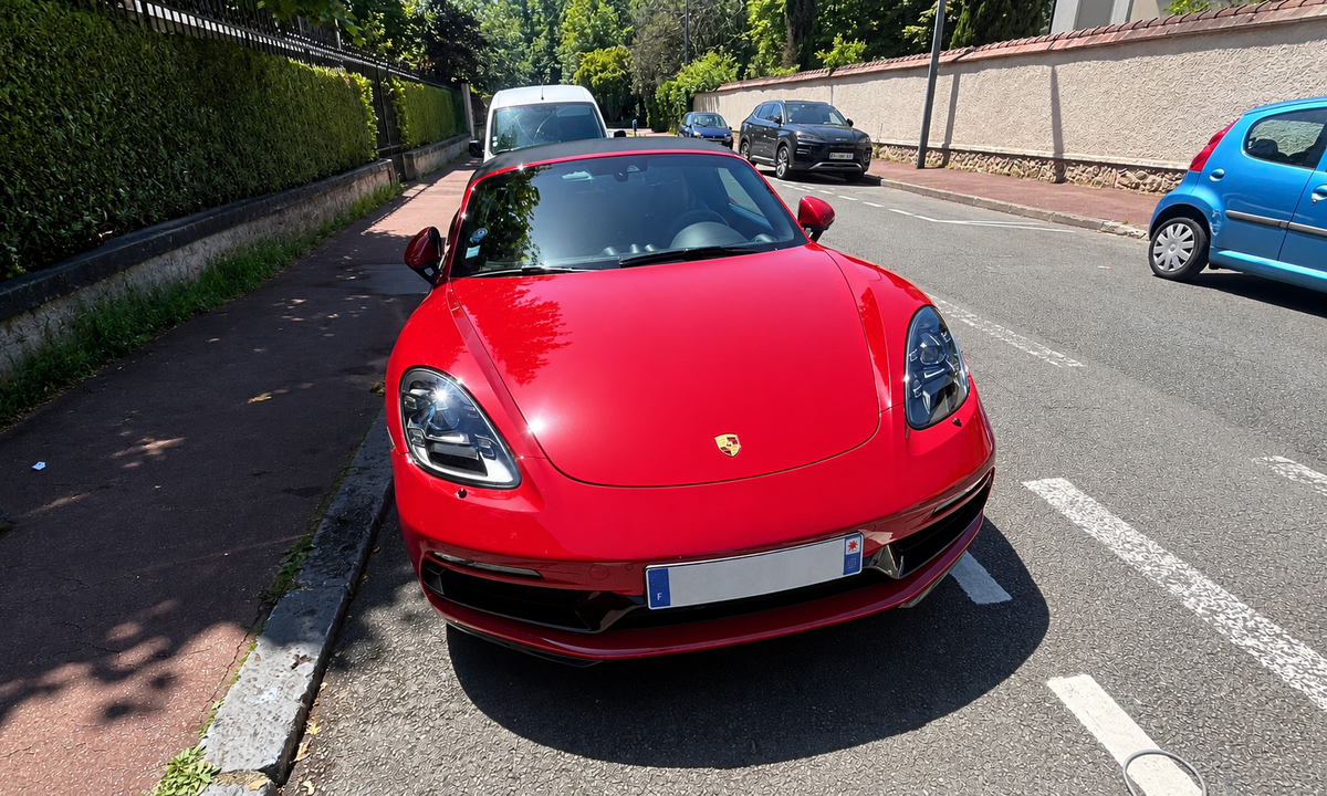 Porsche propre après un nettoyage complet à Saint-Prix par Savoir & Détail