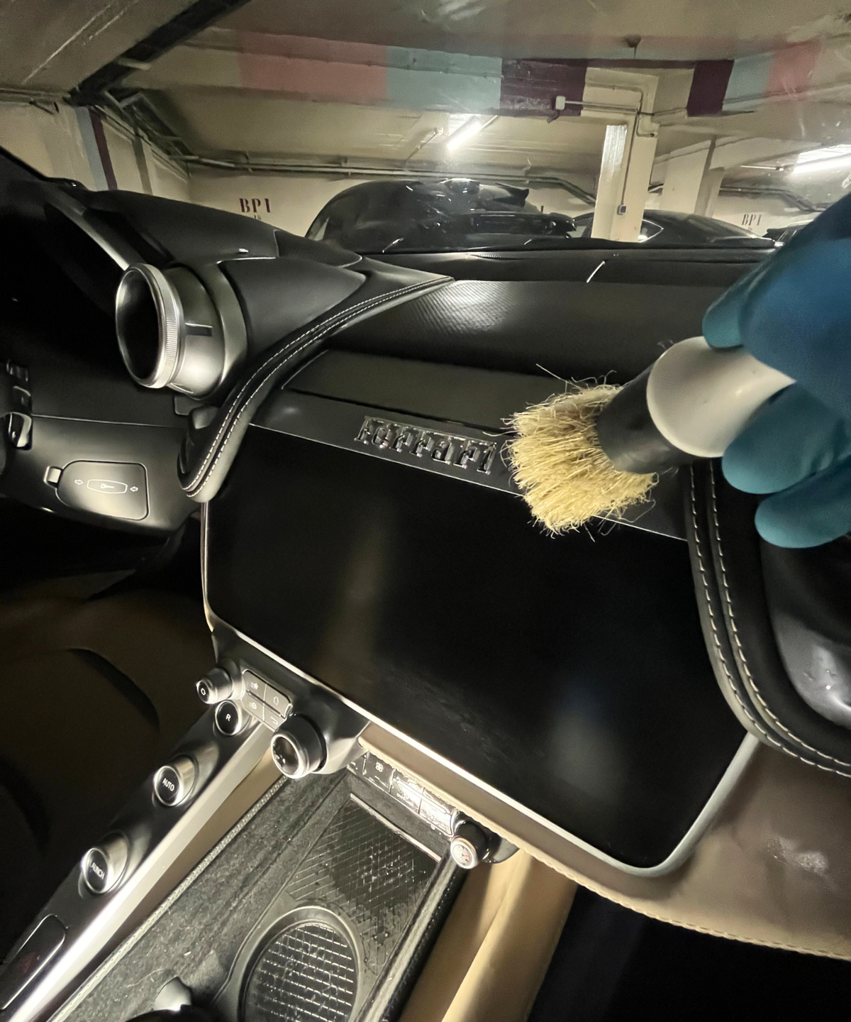 Nettoyage intérieur d'une voiture à Argenteuil par Savoir & Détail